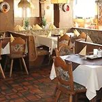 Guest house Schwartzwirt Neusiedl am Steinfelde