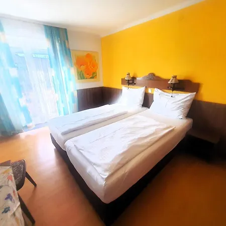 Guest house Schwartzwirt Neusiedl am Steinfelde