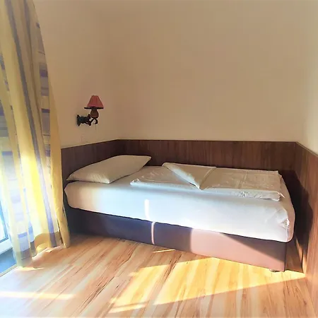 Guest house Schwartzwirt Neusiedl am Steinfelde